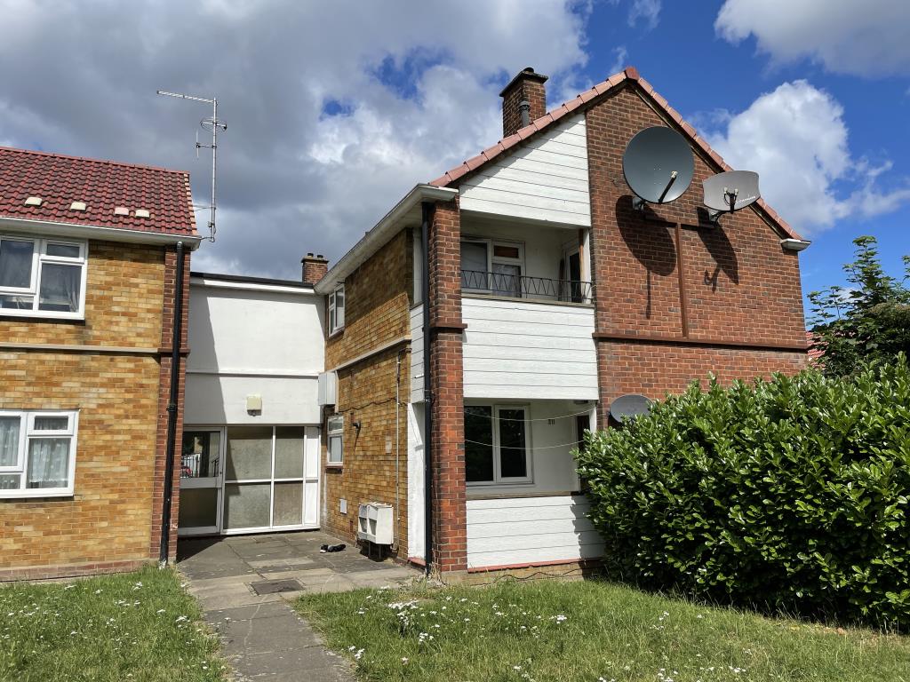 Lot: 78 - VACANT FLAT FOR REFURBISHMENT - 